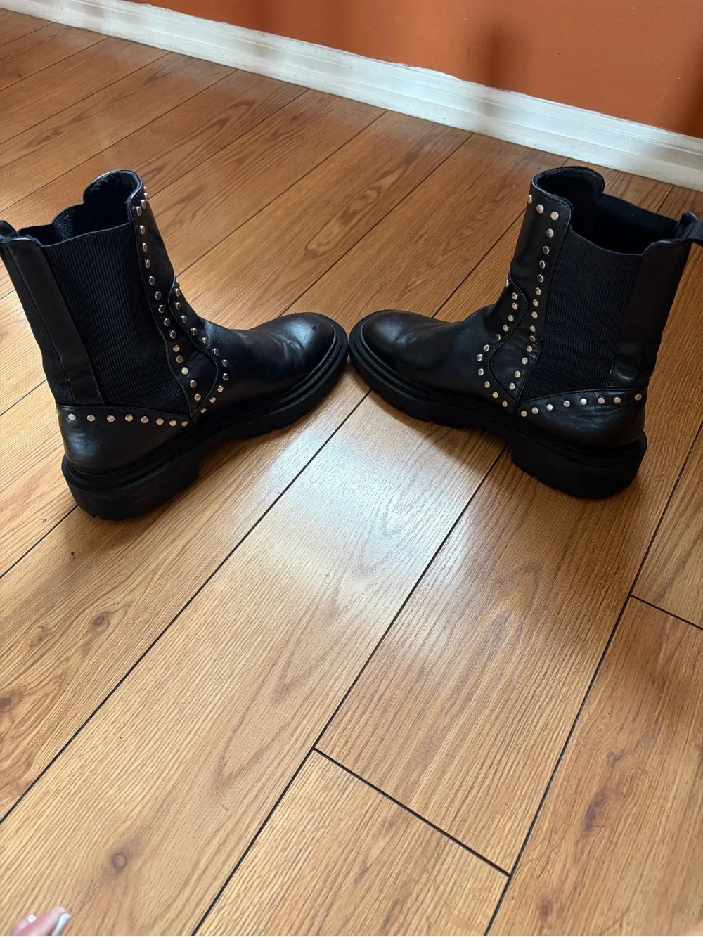 Zara Black EU39/US 8-8.5 Studded Chelsea Vegan Leather Boot Comfort Lug Sole